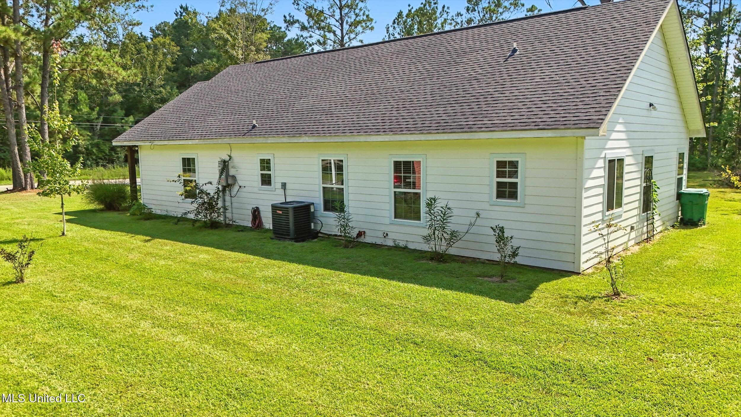 2620 Jackson Landing Road Picayune, MS 39466 - Photo 30 of 33 31_back right 2