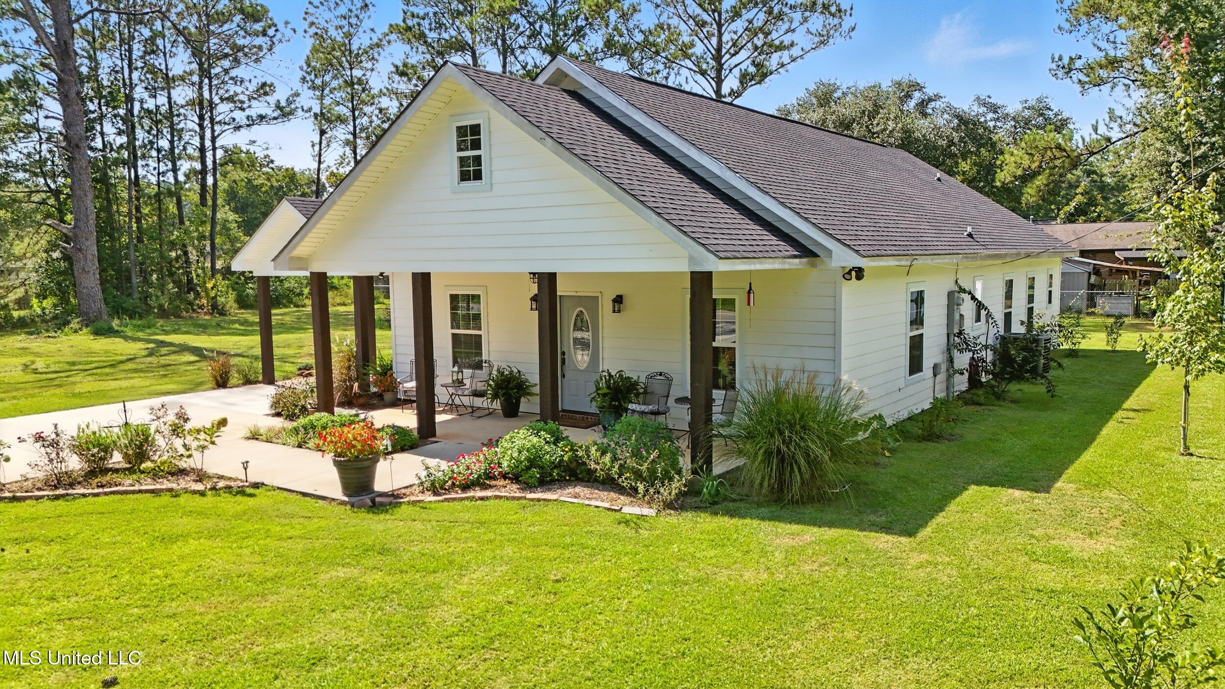 2620 Jackson Landing Road Picayune, MS 39466 - Photo 3 of 33 3_front right