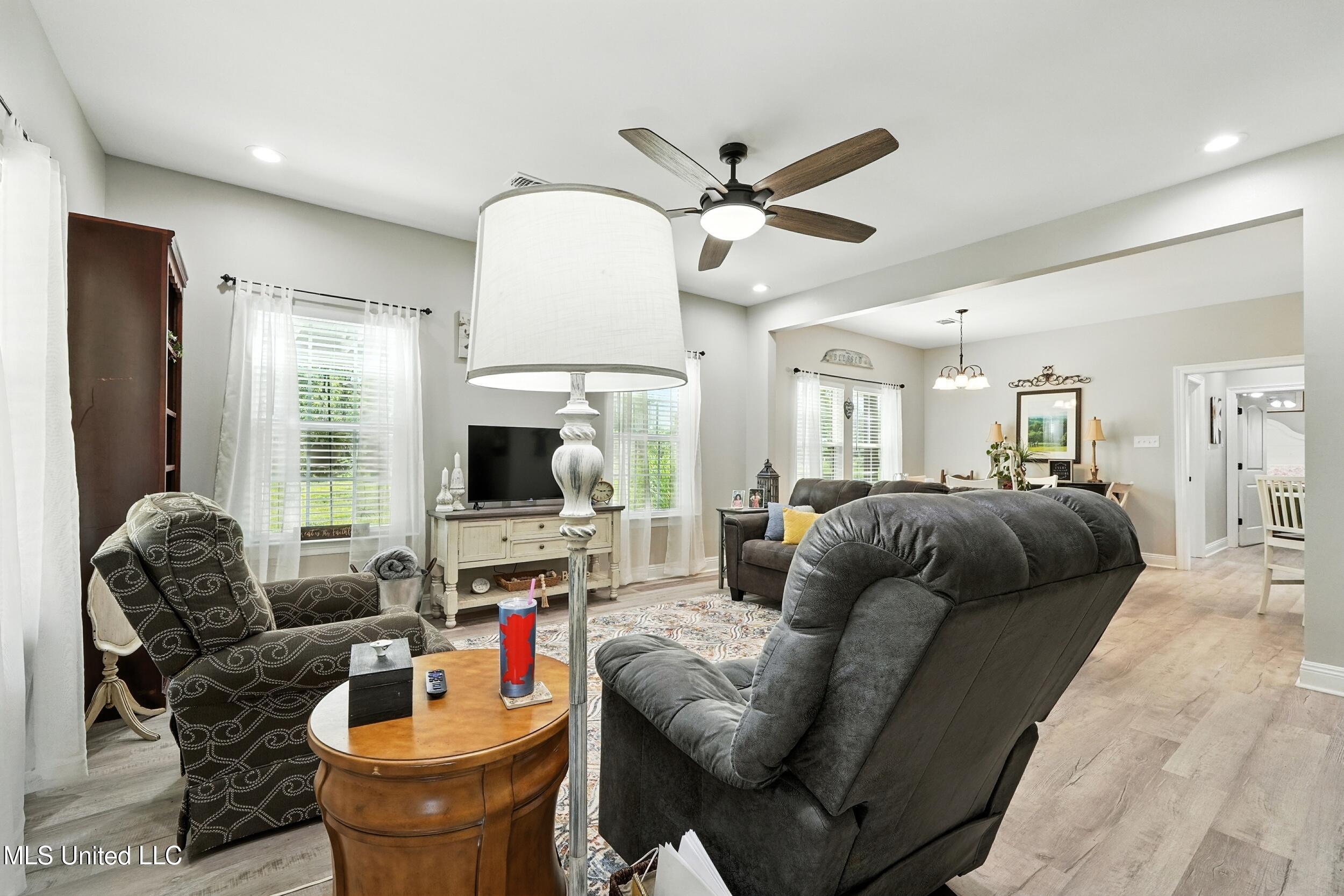 2620 Jackson Landing Road Picayune, MS 39466 - Photo 8 of 33 8_living 1