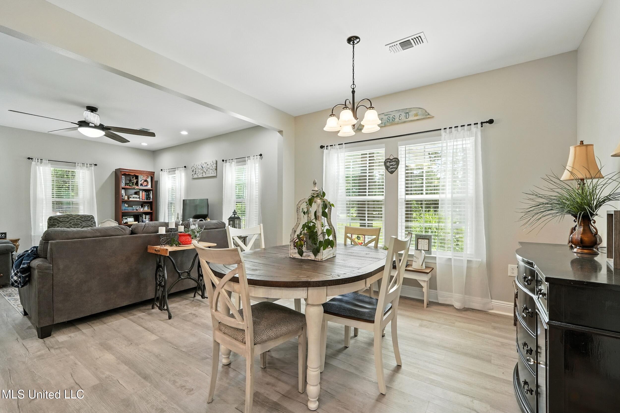 2620 Jackson Landing Road Picayune, MS 39466 - Photo 9 of 33 9_dining and living