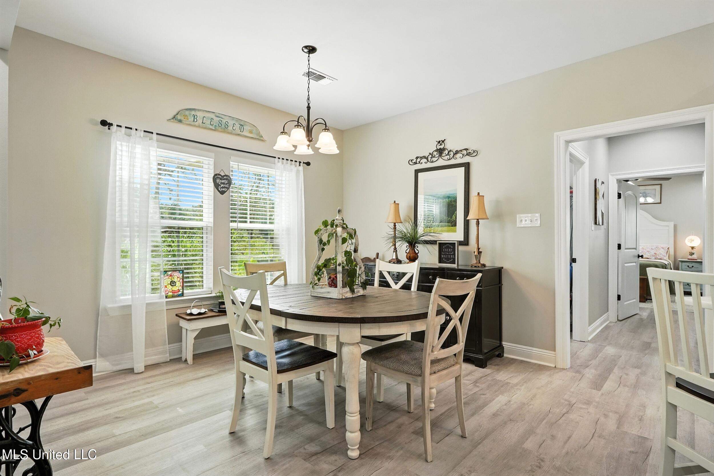 2620 Jackson Landing Road Picayune, MS 39466 - Photo 10 of 33 10_dining