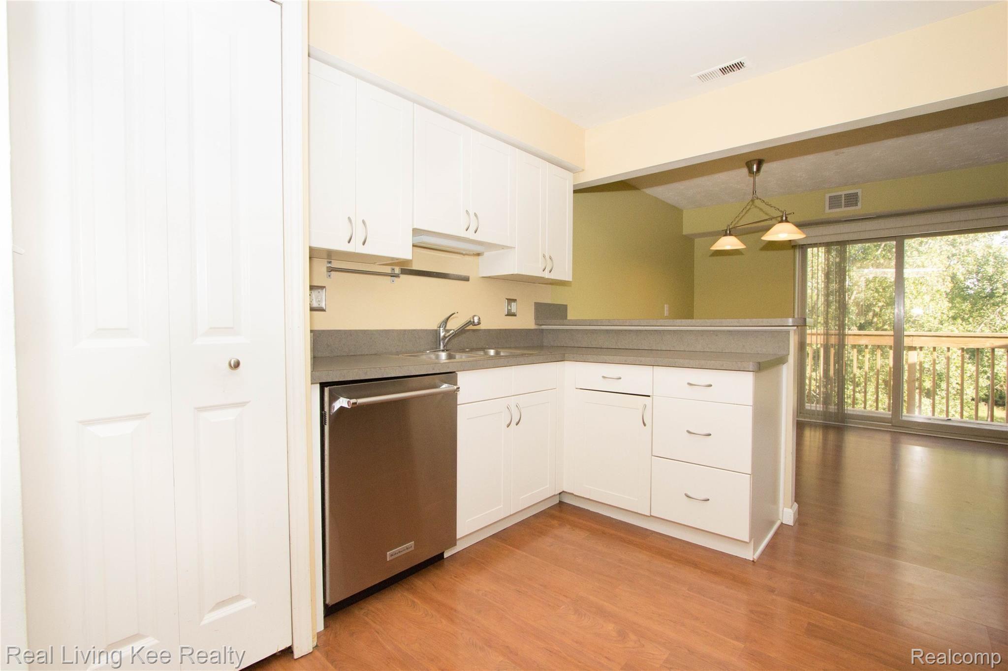 1673 Riverside Drive, Unit 6 Rochester, MI 48309 - Photo 17 of 20 Kitchen