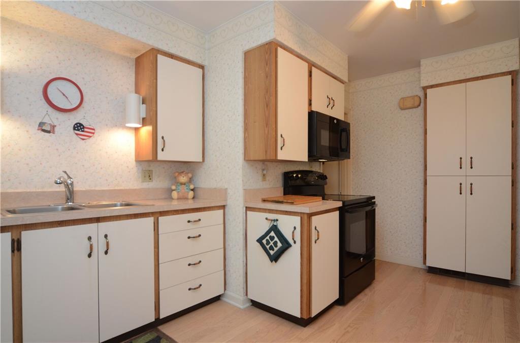 110 Foxwood Road Coraopolis, PA 15108 - Photo 11 of 25 Gallery Image 11