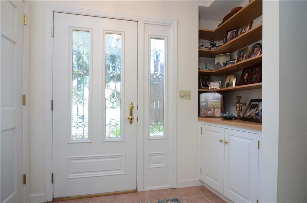 110 Foxwood Road Coraopolis, PA 15108 - Photo 4 of 25 Gallery Image 4