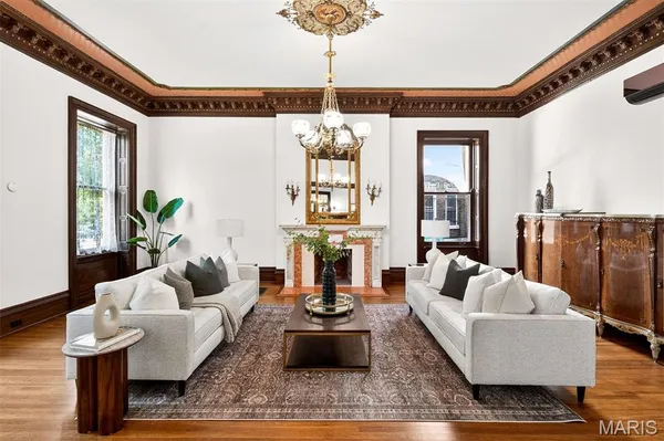 $1,200,000 | 4341 Westminster Place, Unit 1, St. Louis, MO 63108