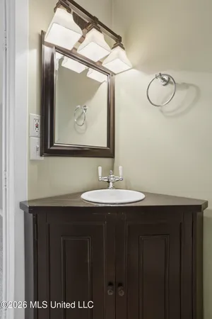 $265,000 | 1622 Poplar Boulevard, Jackson, MS 39202