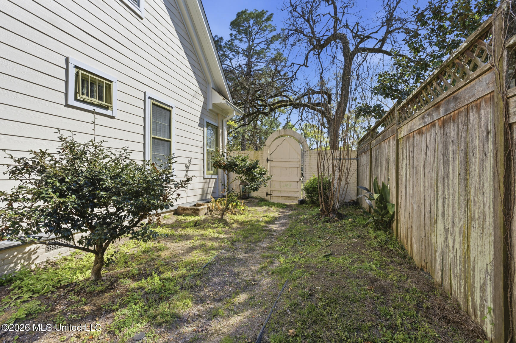 1622 Poplar Boulevard Jackson, MS 39202 - Photo 4 of 35 1622 Poplar-31