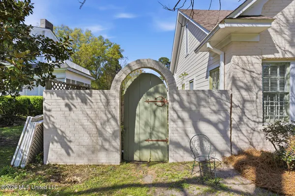 $265,000 | 1622 Poplar Boulevard, Jackson, MS 39202