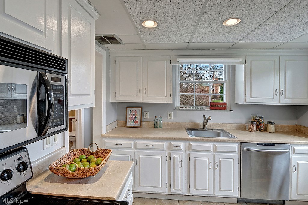 2179 Edgerton Road Cleveland, OH 44118 - Photo 9 of 22