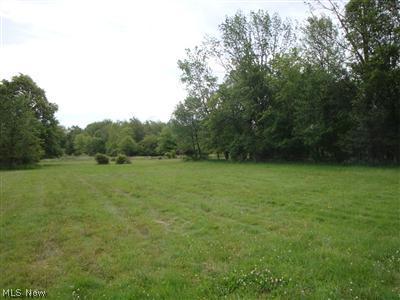 291 Miner Road Cleveland, OH 44143 - Photo 1 of 3 HIGHLAND HTS. 1 ACRE BUILDING LOT. FLAT LEVEL LOT IN AREA OF EXPENSIVE HOMES. UTILITIES AT STREET. GREAT LOT FOR PRIVATE OWNER.