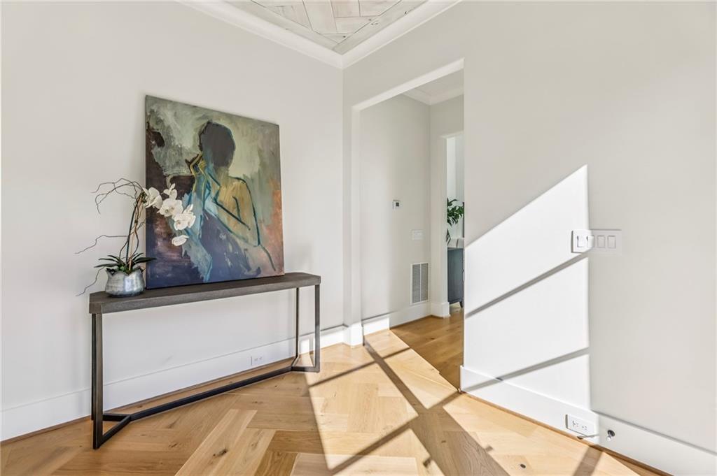 825 Kenry Court Atlanta, GA 30342 - Photo 4 of 49 a view of living room