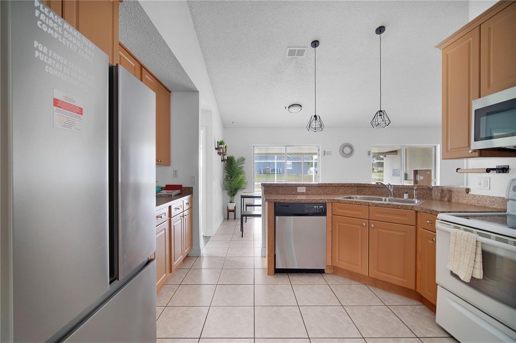 1001 Lester Ridge Court Kissimmee, FL 34747 - Photo 12 of 44