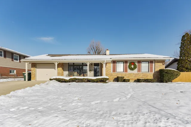 $369,900 | 739 Delphia Avenue, Elk Grove Village, IL 60007