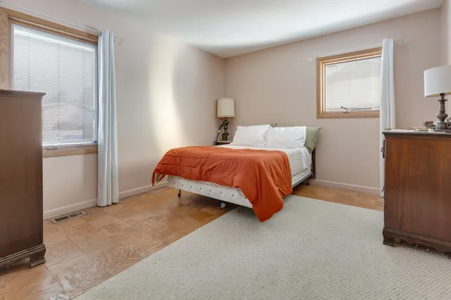 $369,900 | 739 Delphia Avenue, Elk Grove Village, IL 60007