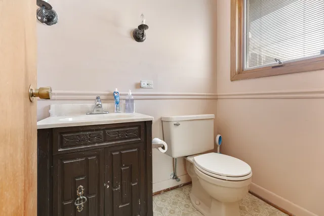 $369,900 | 739 Delphia Avenue, Elk Grove Village, IL 60007