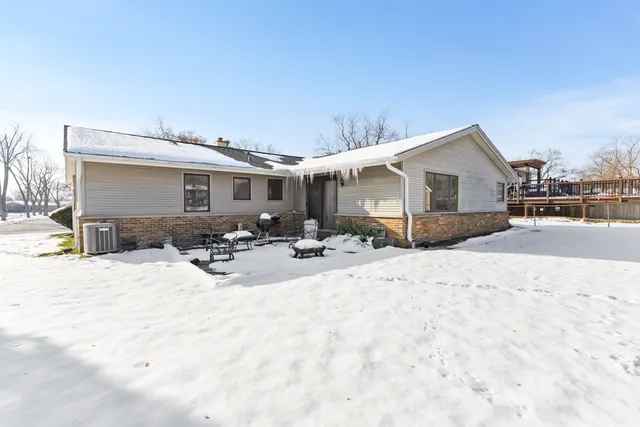 $369,900 | 739 Delphia Avenue, Elk Grove Village, IL 60007