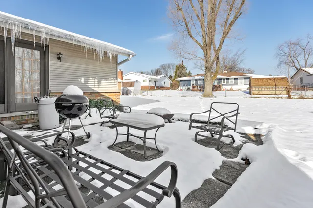 $369,900 | 739 Delphia Avenue, Elk Grove Village, IL 60007