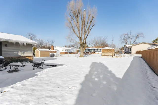 $369,900 | 739 Delphia Avenue, Elk Grove Village, IL 60007