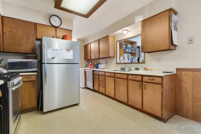 $369,900 | 739 Delphia Avenue, Elk Grove Village, IL 60007