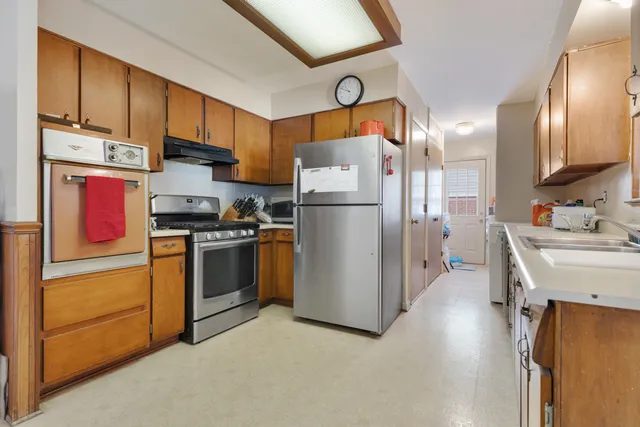 $369,900 | 739 Delphia Avenue, Elk Grove Village, IL 60007