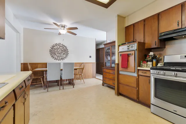 $369,900 | 739 Delphia Avenue, Elk Grove Village, IL 60007