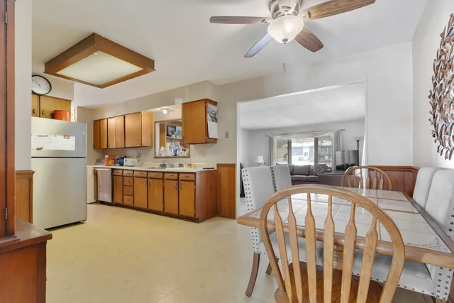 $369,900 | 739 Delphia Avenue, Elk Grove Village, IL 60007