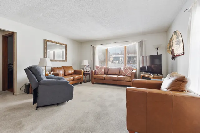 $369,900 | 739 Delphia Avenue, Elk Grove Village, IL 60007