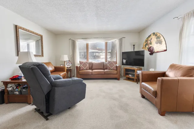 $369,900 | 739 Delphia Avenue, Elk Grove Village, IL 60007