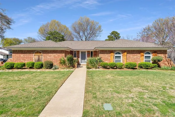$375,000 | 2307 Leonard Court, Arlington, TX 76015