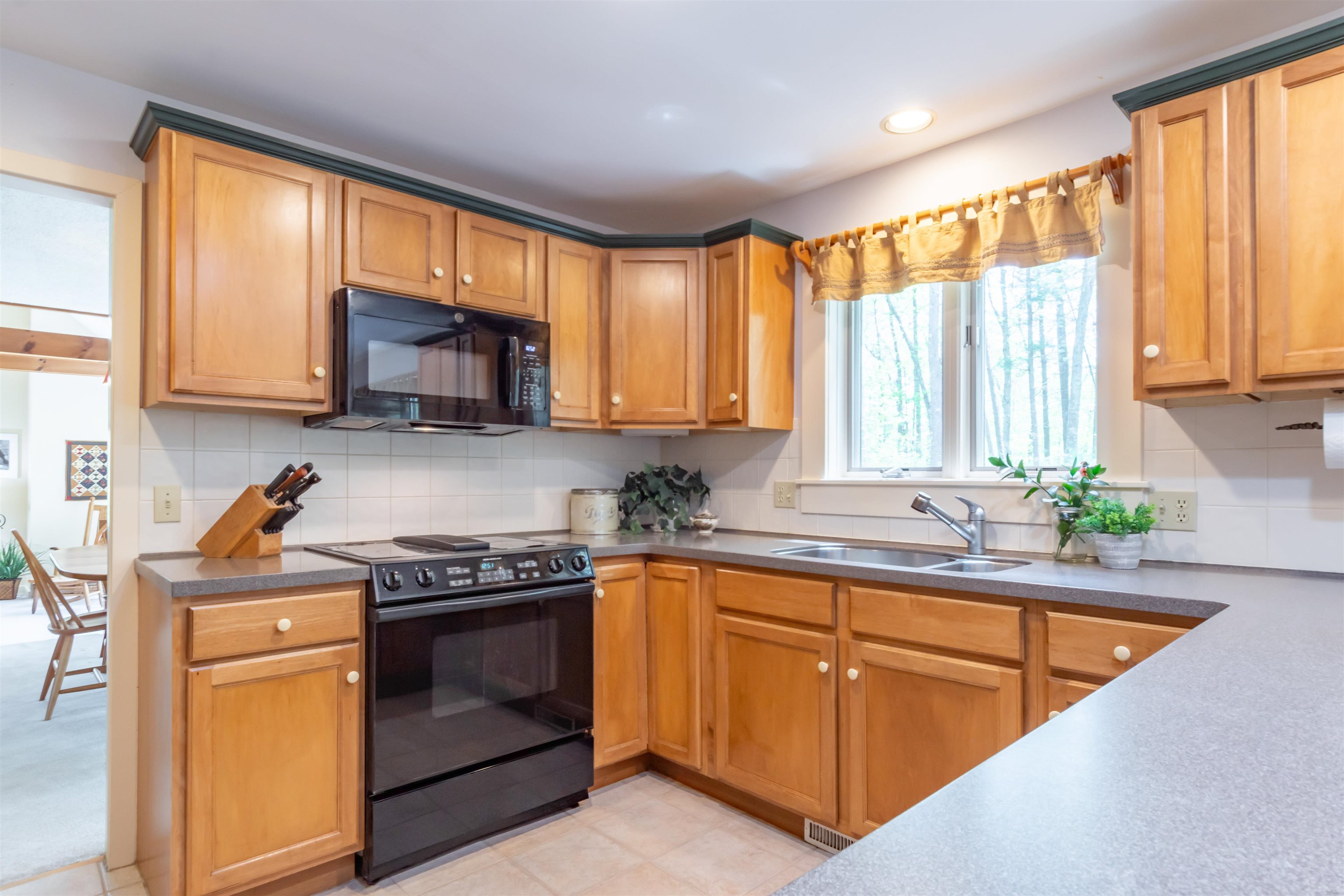 146 Farley Road Hollis, NH 03049 - Photo 5 of 37