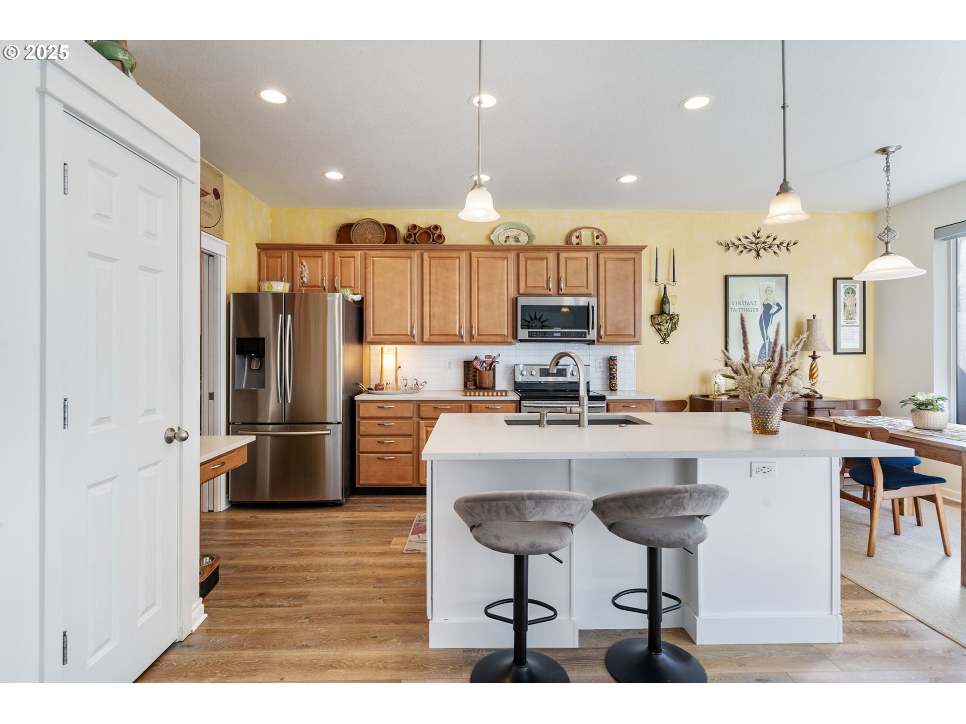 21780 Northeast Larkspur Lane Fairview, OR 97024 - Photo 11 of 31