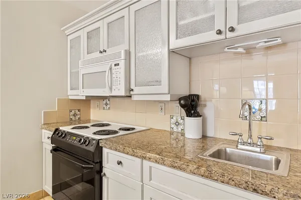 $1,250 | 30 Strada Di Villaggio, Unit 142, Henderson, NV 89011