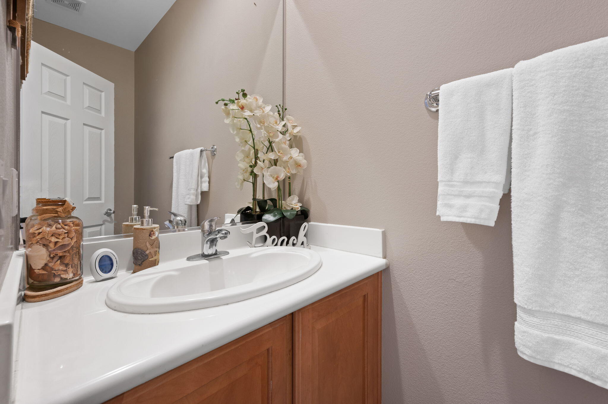 83035 Exeter Court Thermal, CA 92274 - Photo 14 of 38 a bathroom with a sink and a mirror