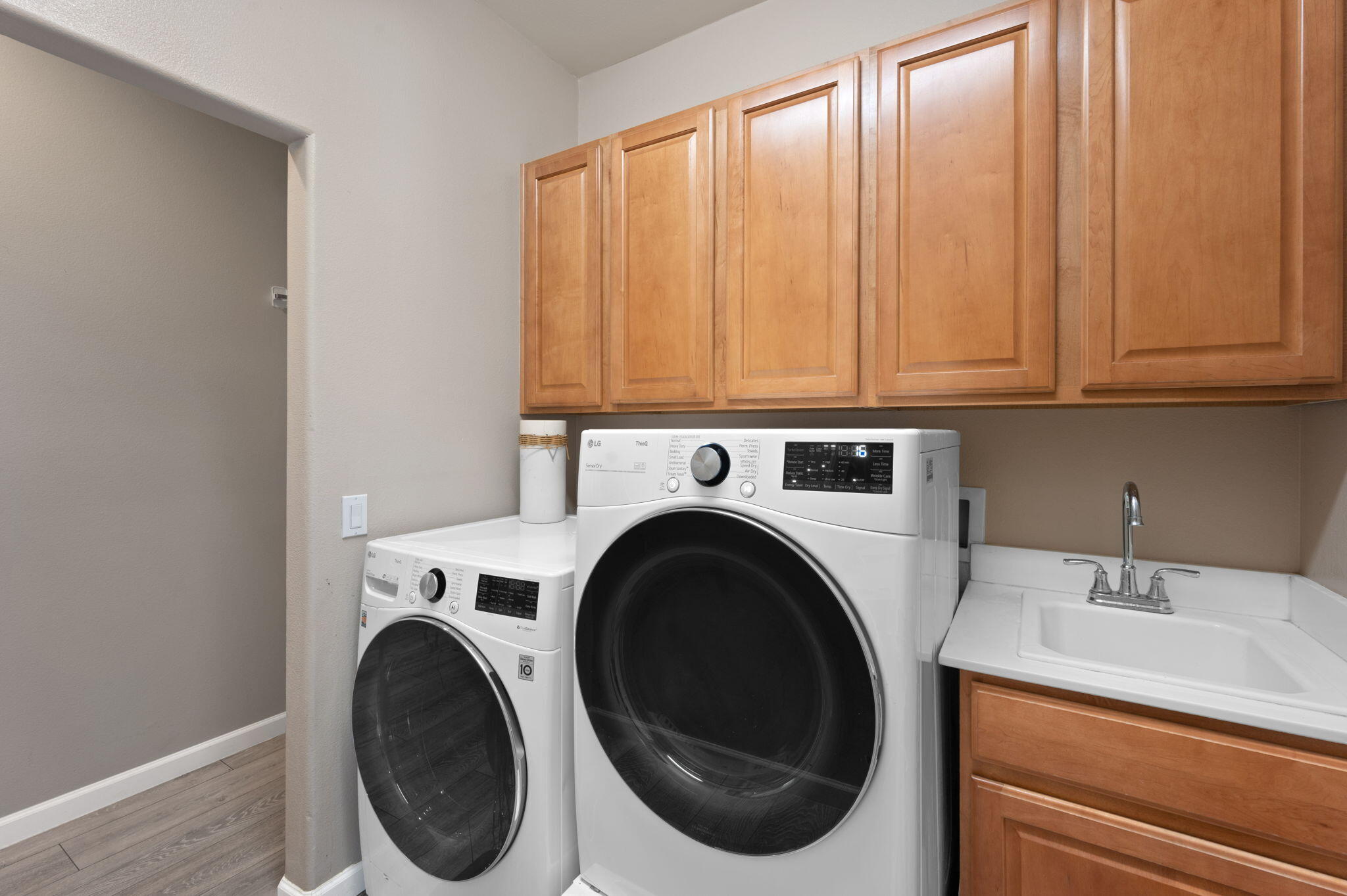 83035 Exeter Court Thermal, CA 92274 - Photo 15 of 38 a utility room with dryer and washer