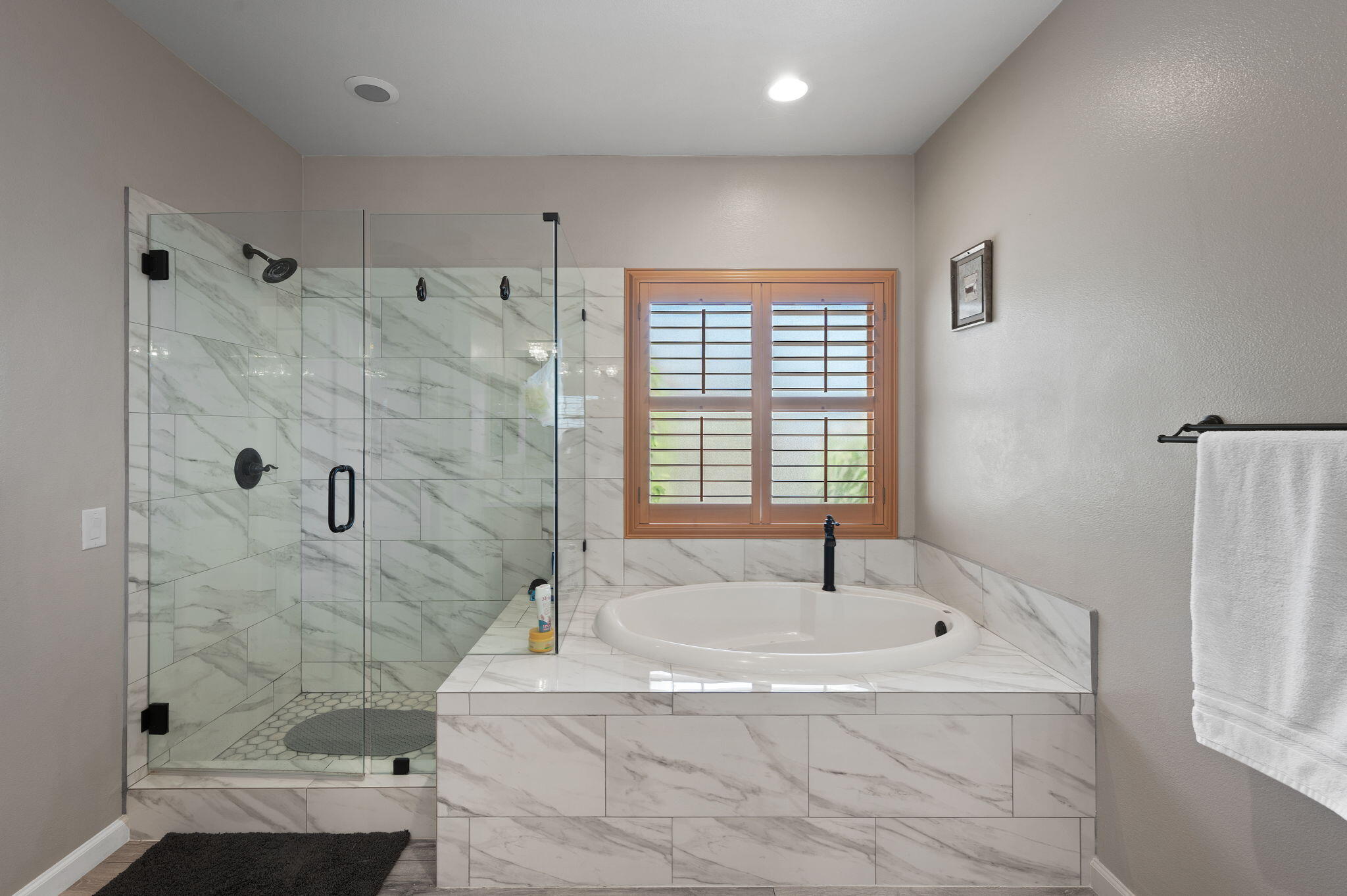 83035 Exeter Court Thermal, CA 92274 - Photo 27 of 38 a bathroom with a bathtub and shower