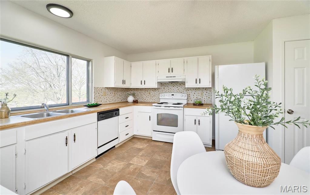 5625 Brookstone View Drive St. Louis, MO 63129 - Photo 3 of 32