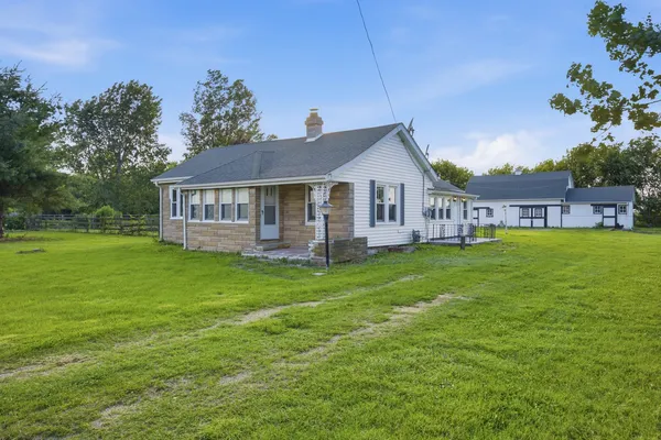 $289,900 | 22418 Oak Grove Road, Harvard, IL 60033