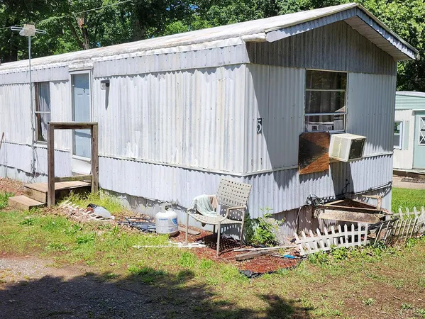 a view of house with backyard