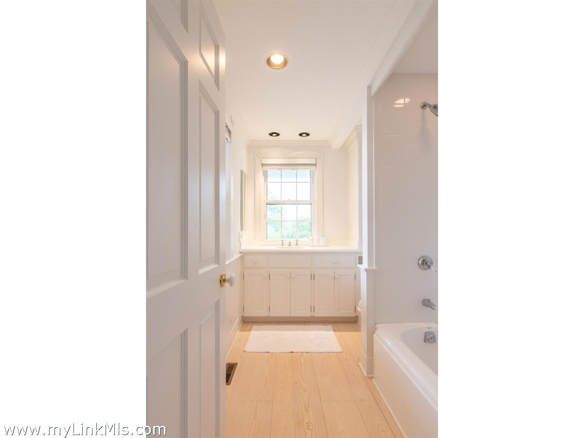 136 Miacomet Road Nantucket, MA 02554 - Photo 12 of 46 Gallery Image 12
