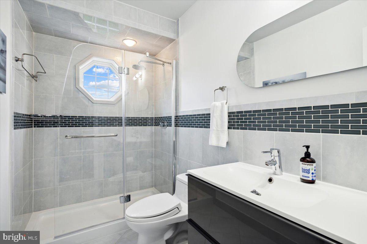 2554 Bear Den Road Frederick, MD 21701 - Photo 40 of 78 Upper level shared full bath w/ glass shower