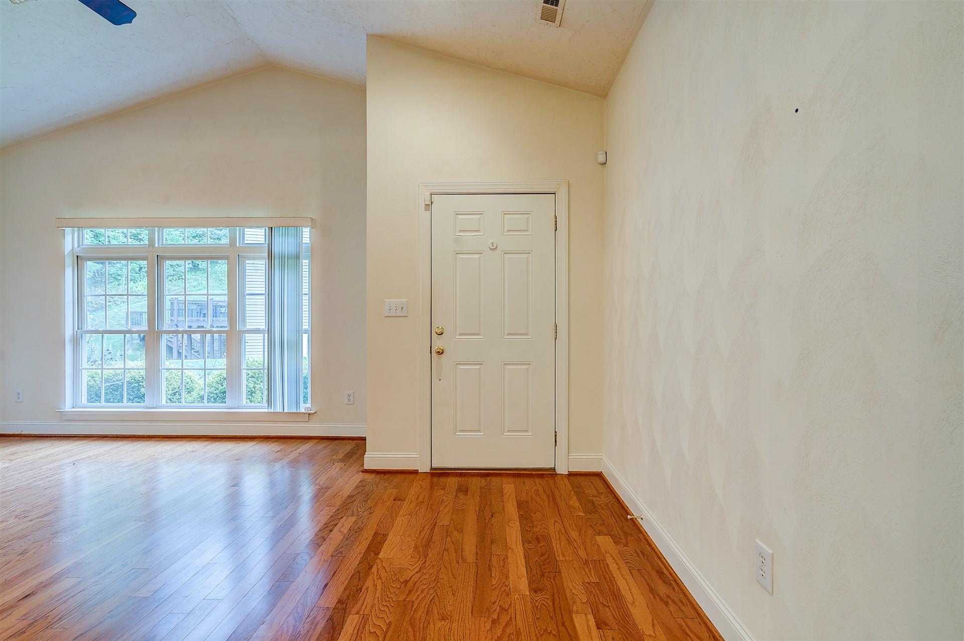 6054 Brahma Road Roanoke, VA 24018 - Photo 4 of 30 04-DSC00186_87_88_89_90
