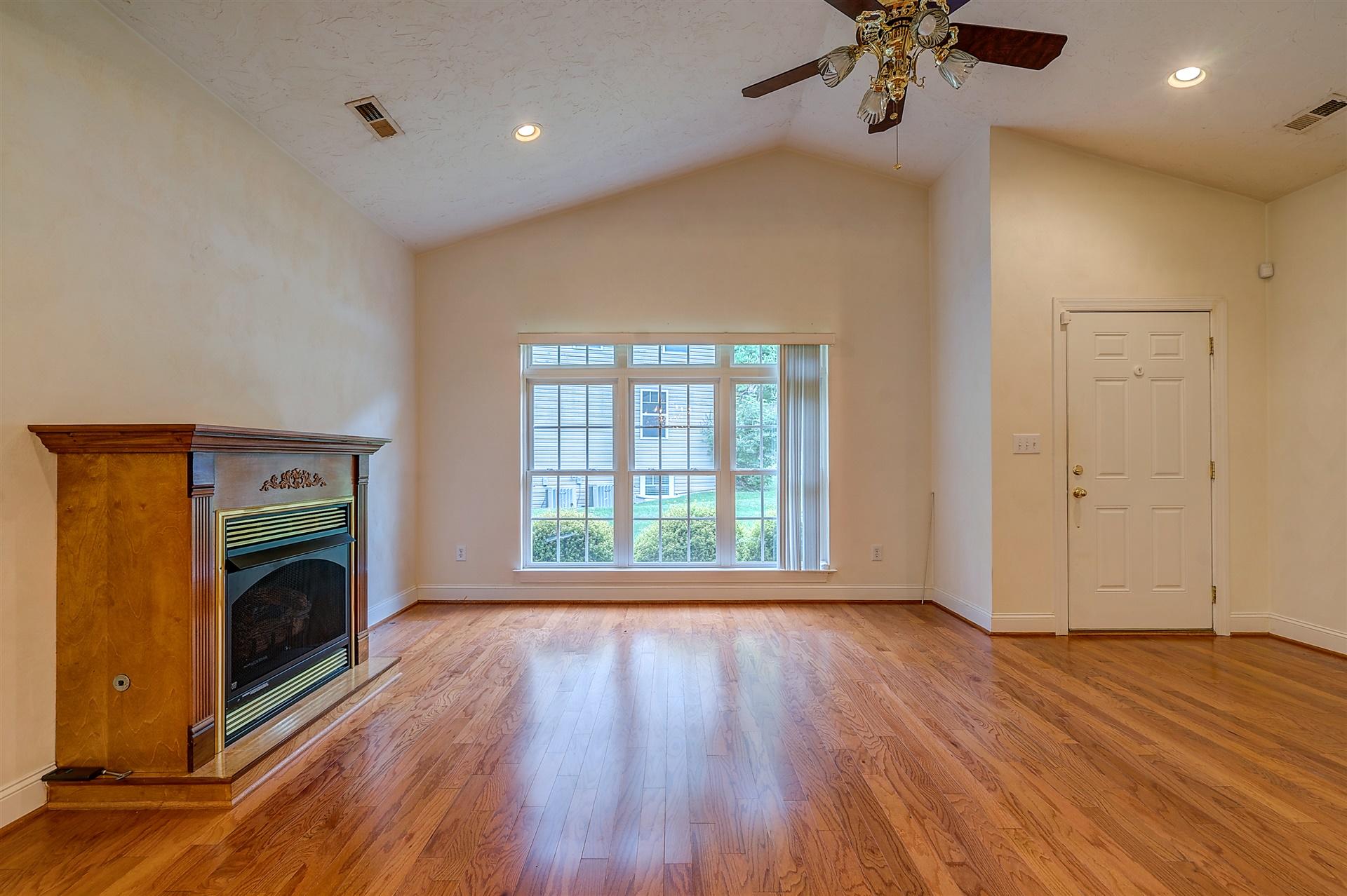 6054 Brahma Road Roanoke, VA 24018 - Photo 5 of 30 05-DSC00196_197_198_199_200