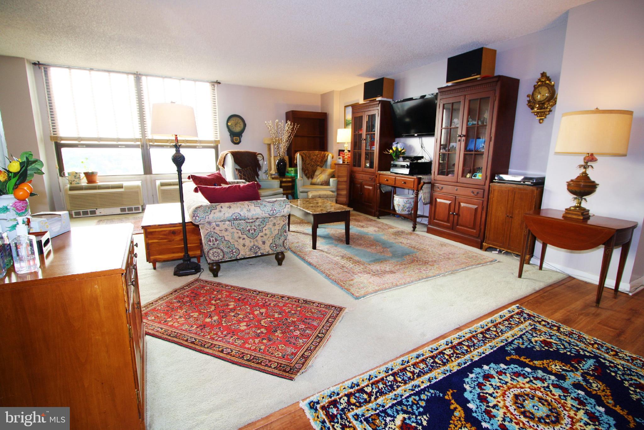 205 East Joppa Road, Unit 1603 Towson, MD 21286 - Photo 6 of 50 Living Room