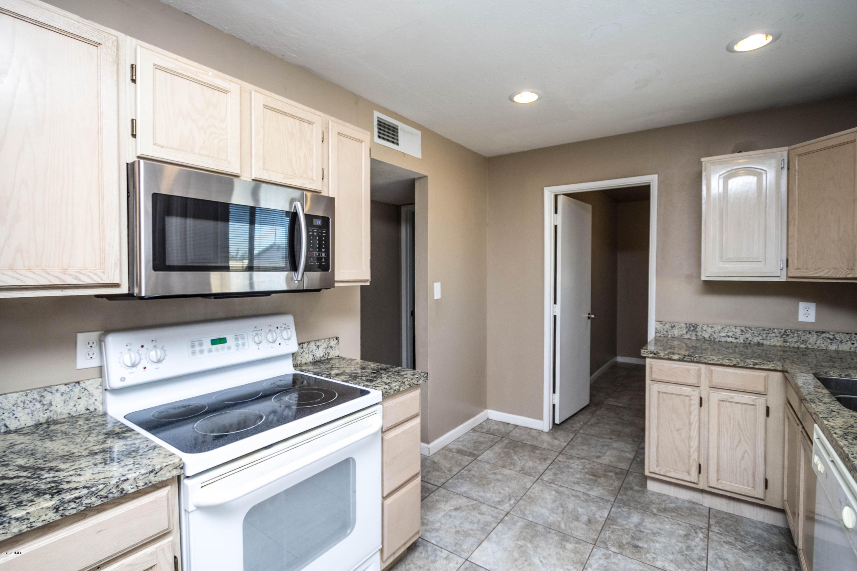 1816 East Chipman Road Phoenix, AZ 85040 - Photo 15 of 27 IMG_1967