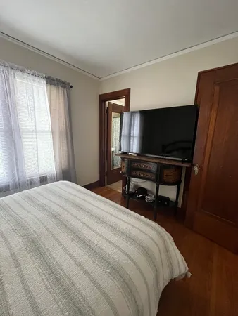 $1,100 | 206 Oak Street, Unit 1R, Elgin, IL 60123