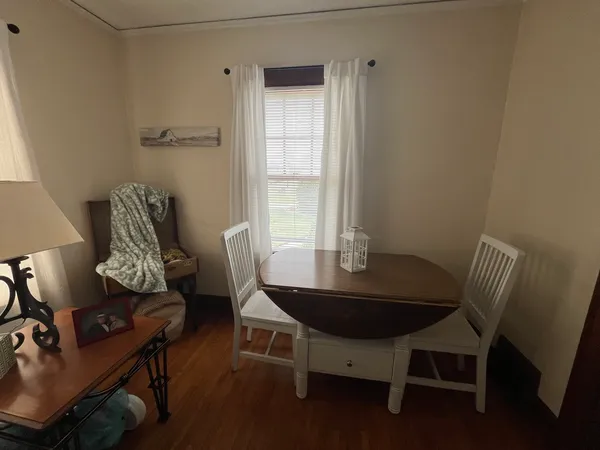 $1,100 | 206 Oak Street, Unit 1R, Elgin, IL 60123