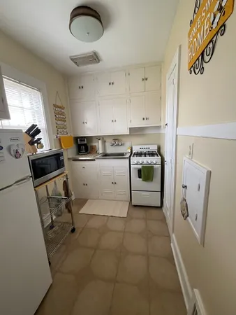 $1,100 | 206 Oak Street, Unit 1R, Elgin, IL 60123