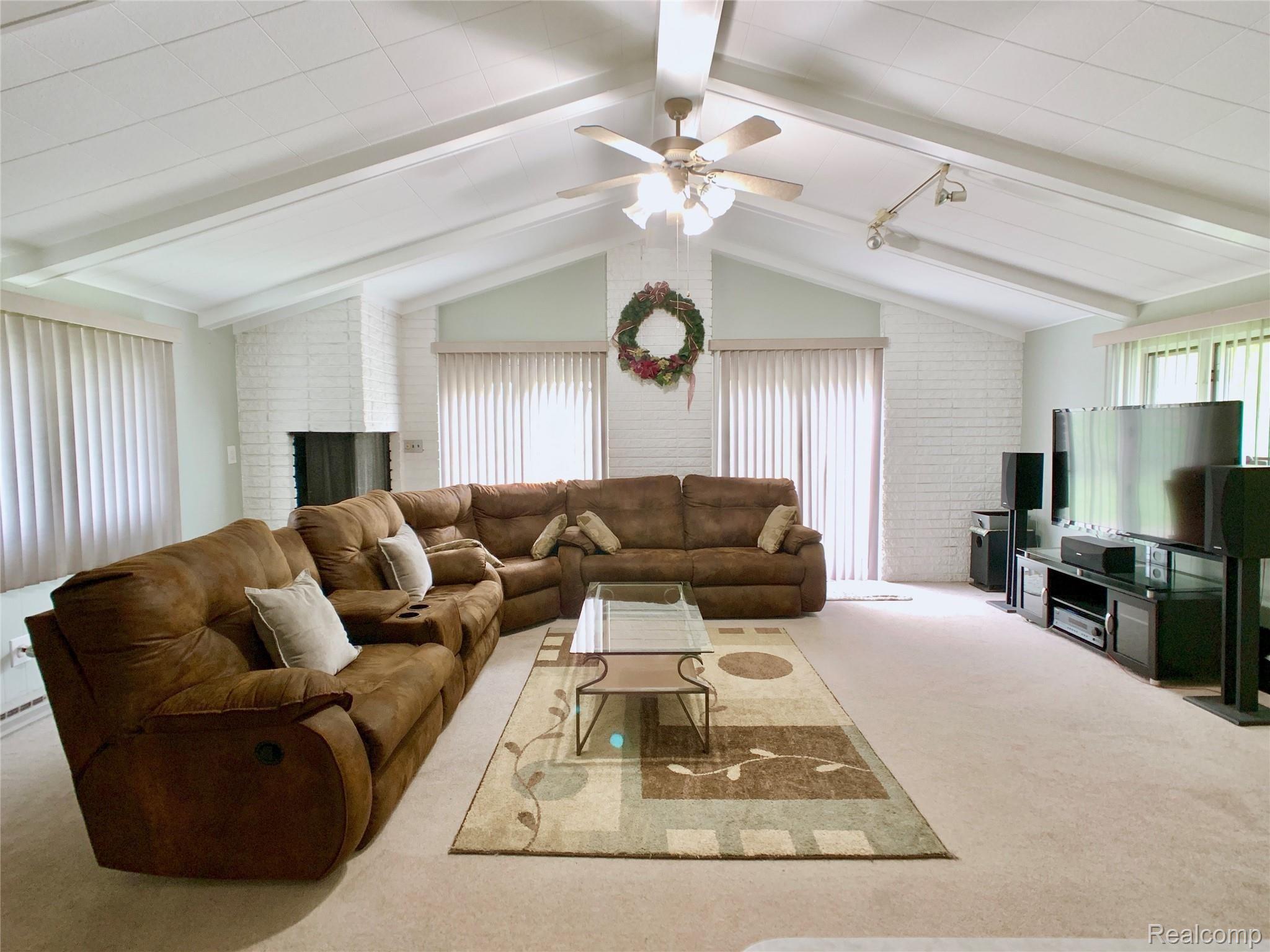 1185 Torpey Road Troy, MI 48083 - Photo 3 of 22 IMG_4304.JPEG