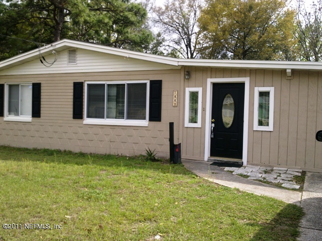 7442 Stonehurst Road South Jacksonville, FL 32277 - Photo 2 of 6 a view of a house with garden
