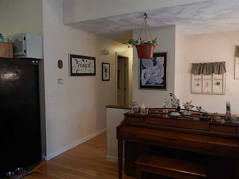 340 Devils Foot Road North Kingstown, RI 02852 - Photo 12 of 24 Living Room.